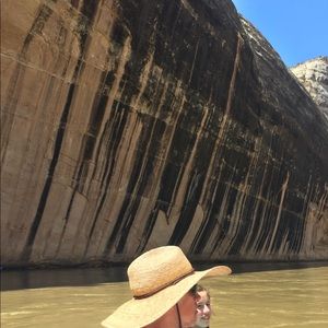 Meet your Posher, Wink